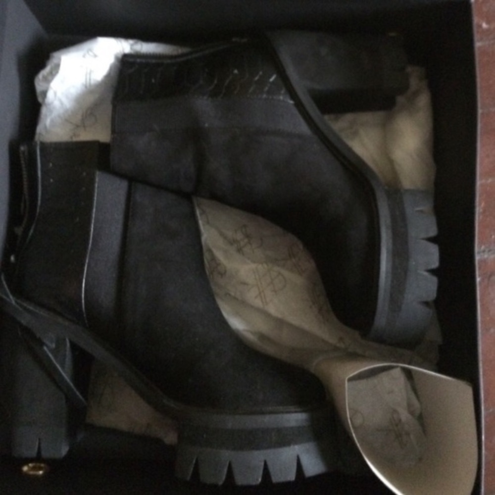 YES black booties